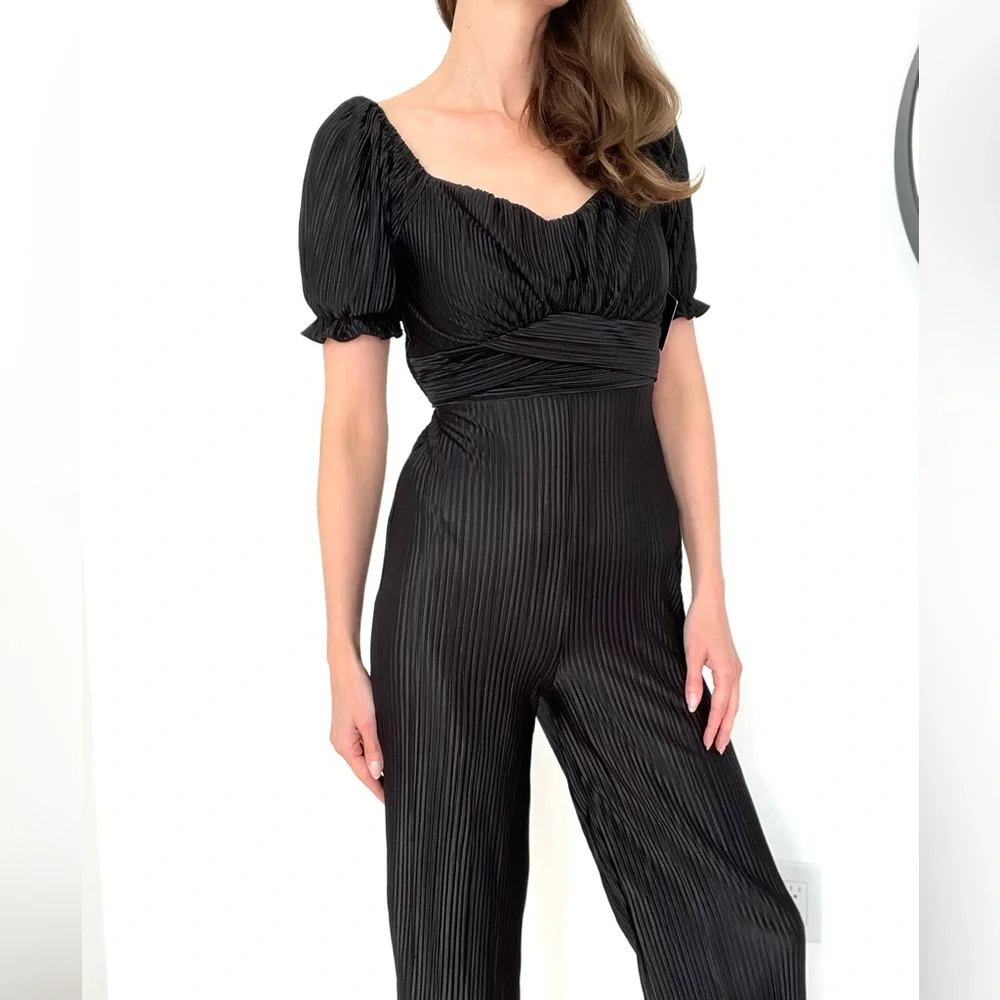 NWT ✨ Ruffled Puff Sleeve Jumpsuit - Picture 2 of 5